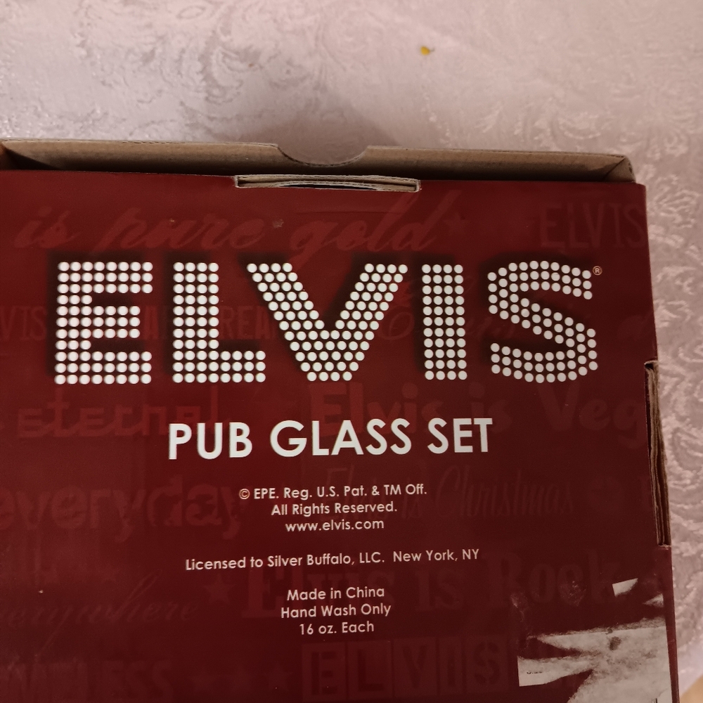 ELVIS PRESLEY PUB GLASS SET NEW IN BOX Never Used - Picture 4 of 5